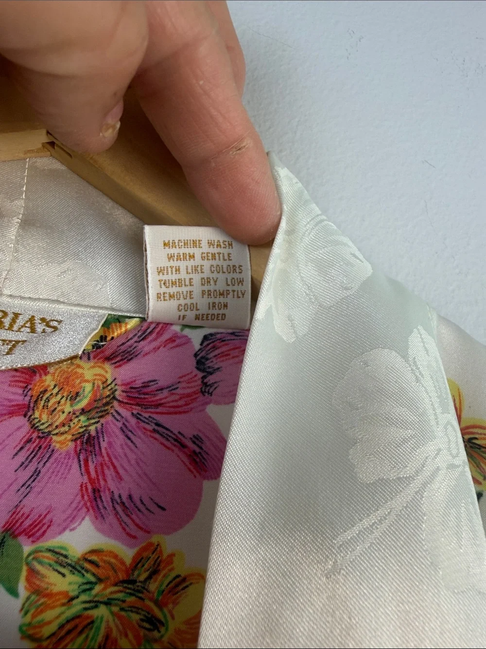 Vintage 90’s Victoria’s Secret Floral Satin Kimono Robe Tie Belt Gold Label OS